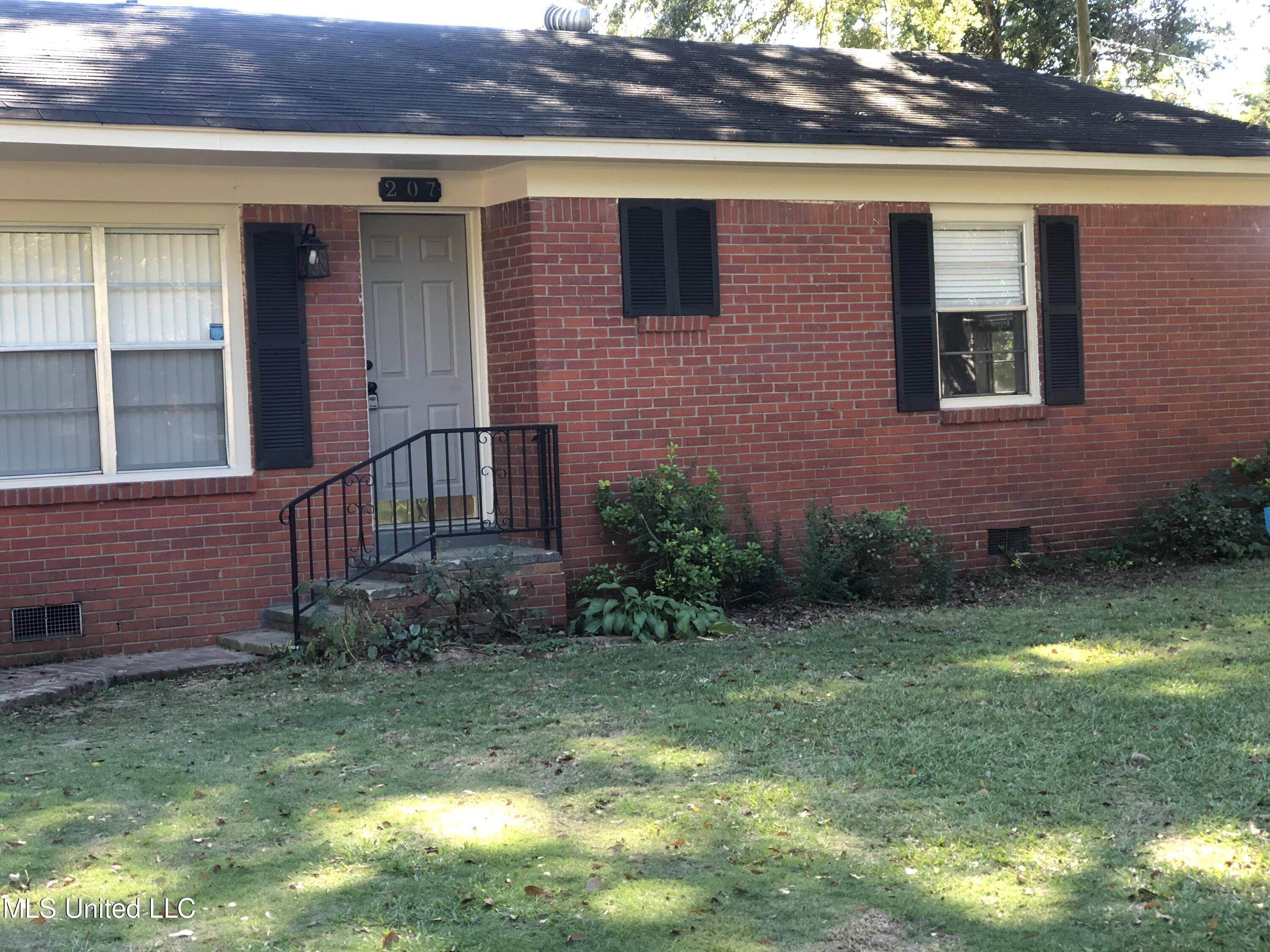 Senatobia, MS 38668,207 Evelyn Street