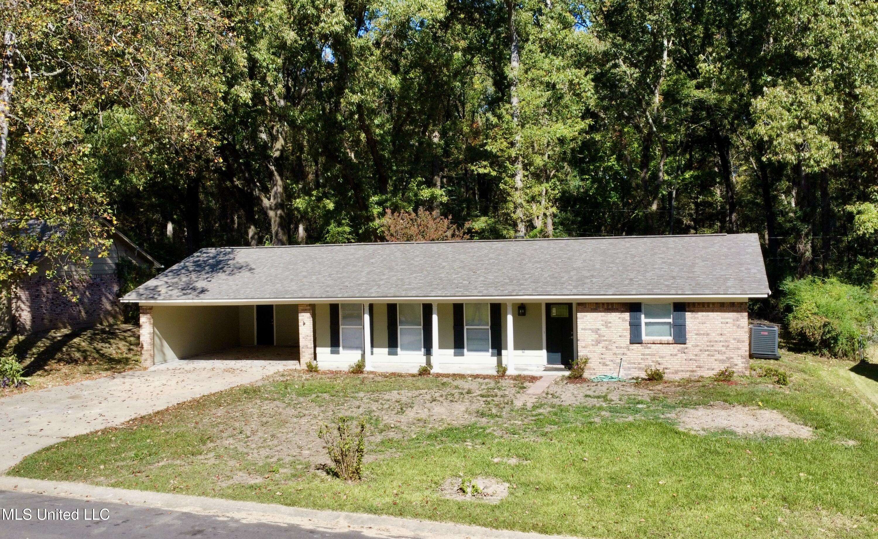 1211 Pineview Drive, Clinton, MS 39056
