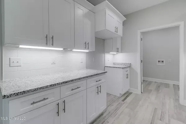 617 Peach Street Ocean Springs, MS 39564