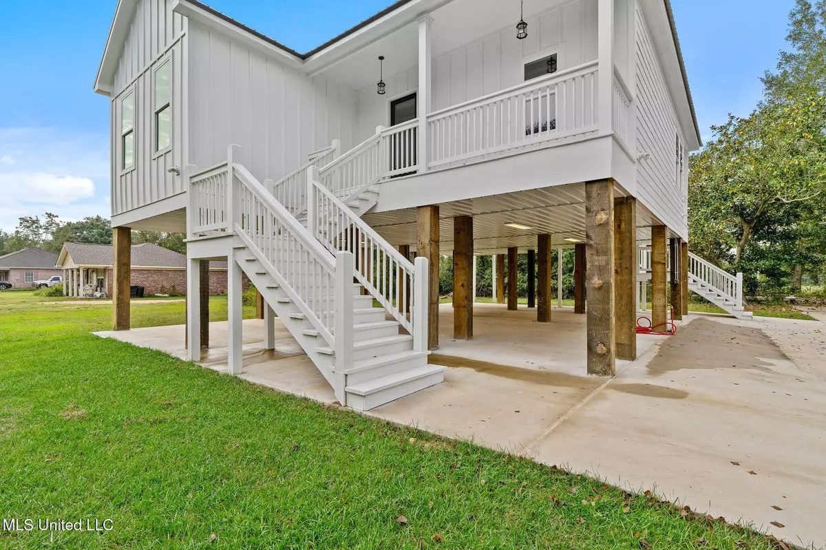 Waveland, MS 39576,411 Water Street