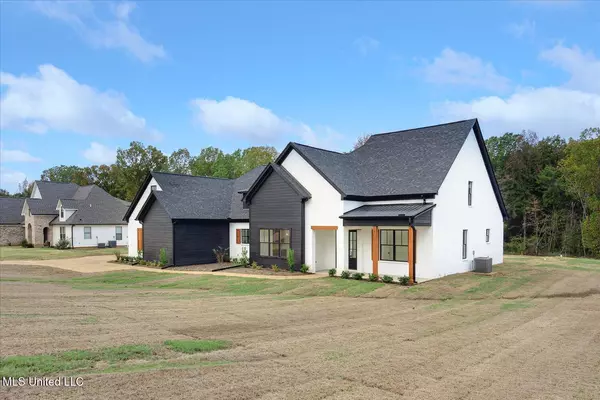 Byhalia, MS 38611,137 W Byhalia Creek Farms Road