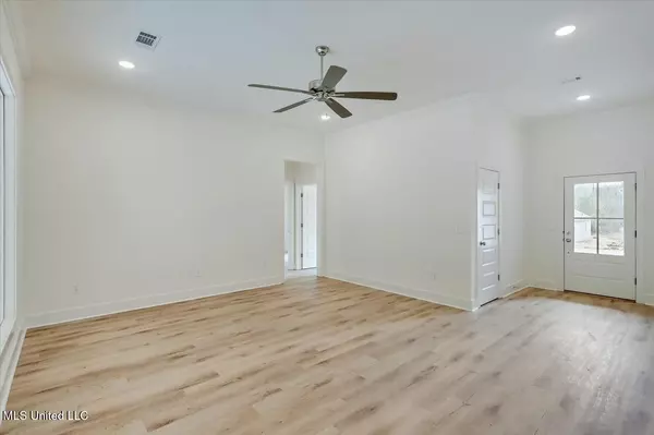 Magee, MS 39111,208 Dolly Lane