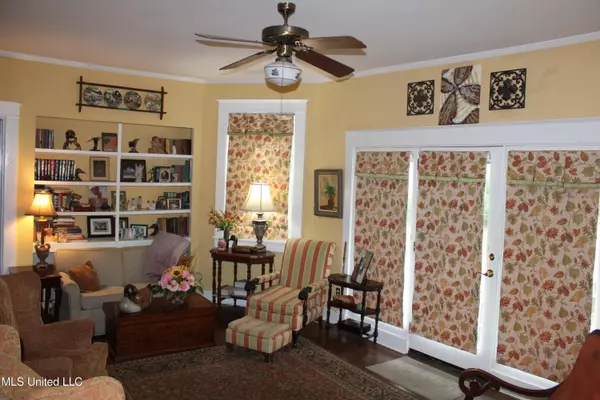 Holly Springs, MS 38635,325 W Chulahoma Avenue