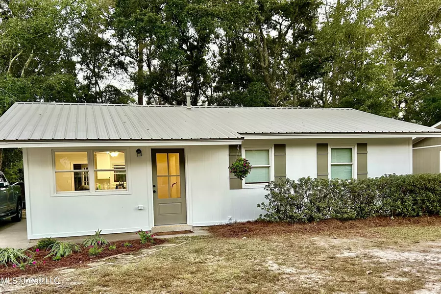 158 Linda Circle, Ocean Springs, MS 39564