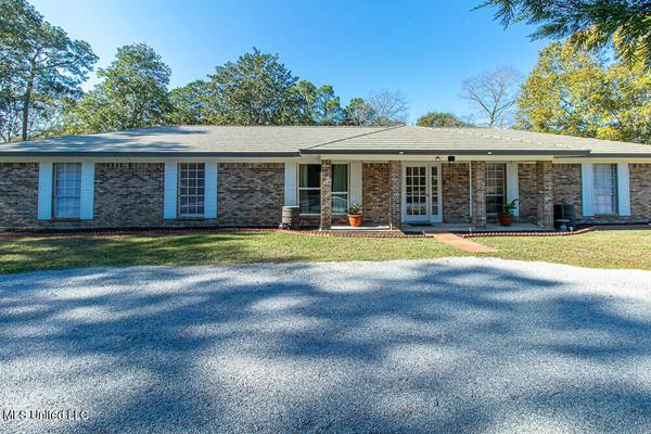 11705 Forest Crest Lane, Vancleave, MS 39565