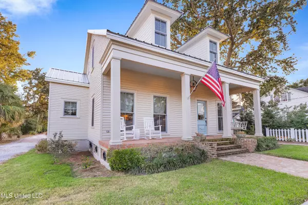 130 Carroll Avenue, Bay Saint Louis, MS 39520