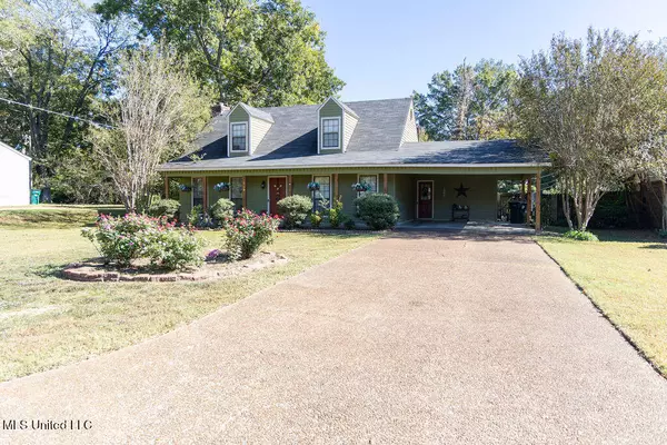 509 W West Jeff Davis Avenue, Greenwood, MS 38930