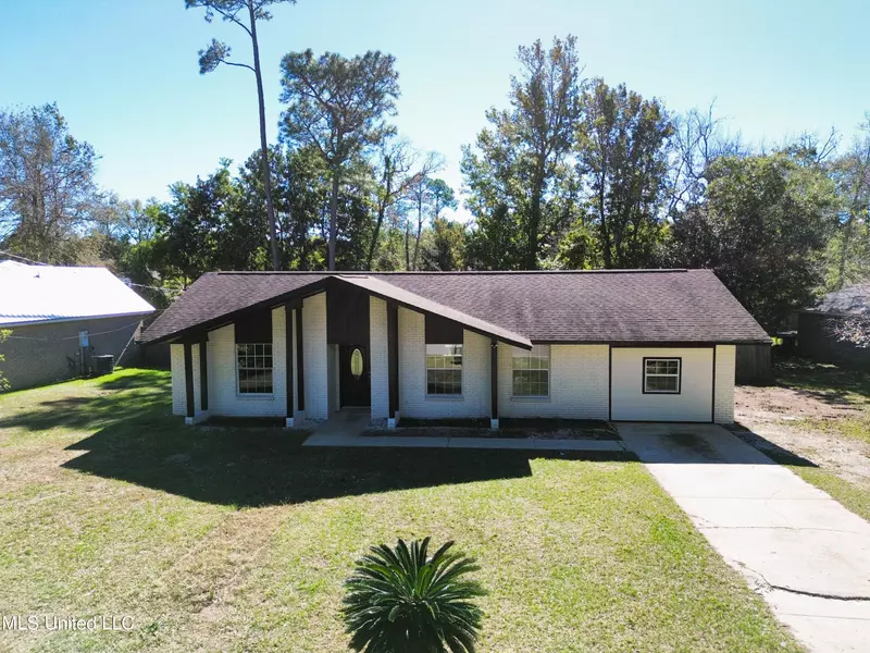 9221 Barnacle Boulevard, Ocean Springs, MS 39564