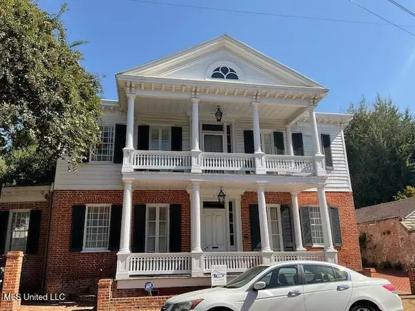 311 Jefferson Street, Natchez, MS 39120