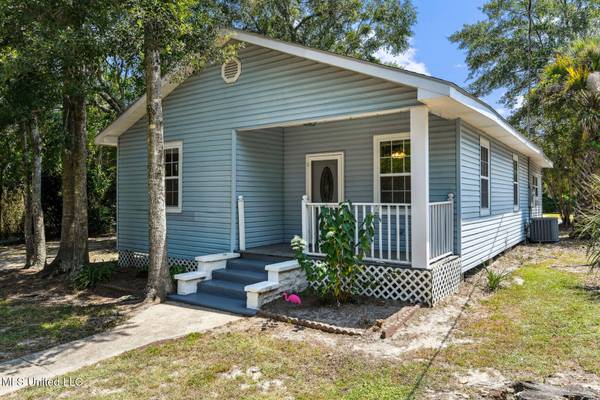 301 N Necaise Avenue, Bay Saint Louis, MS 39520