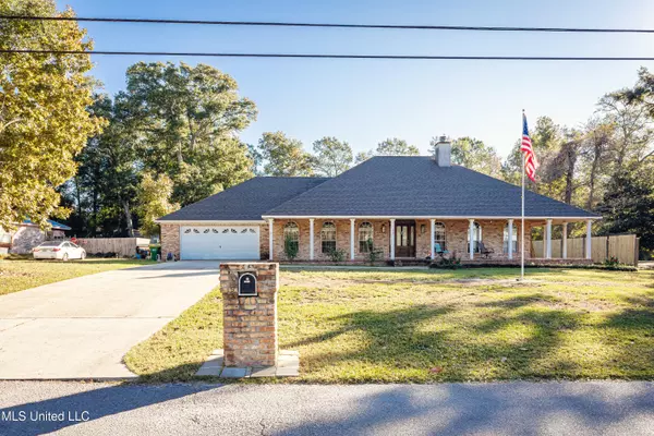 1716 Seashore Avenue, Ocean Springs, MS 39564