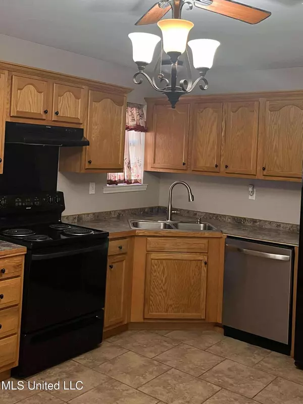 Picayune, MS 39466,703 E Canal Street