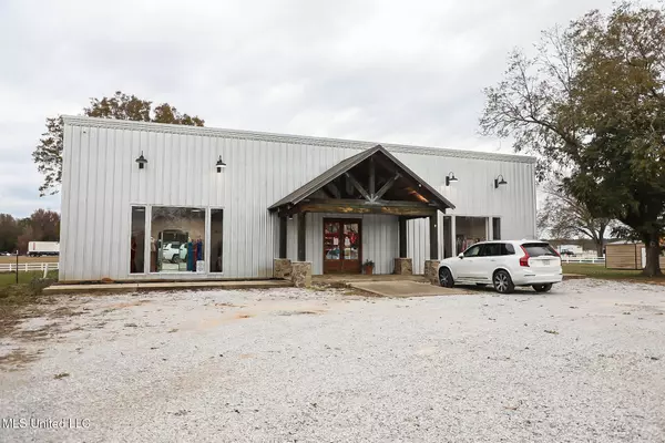 1034 Holland Avenue, Philadelphia, MS 39350