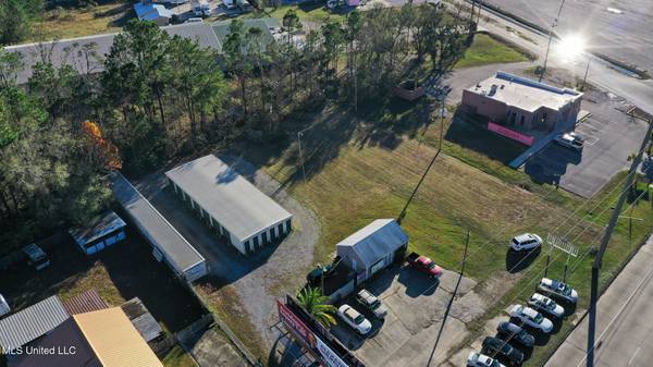 623 Highway 90, Waveland, MS 39576