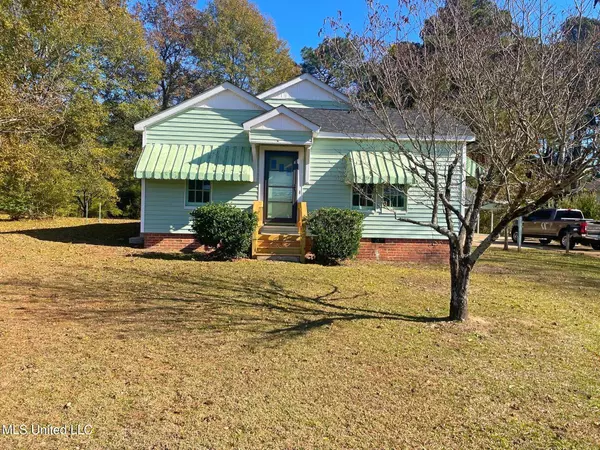 717 Pecan Avenue, Philadelphia, MS 39350