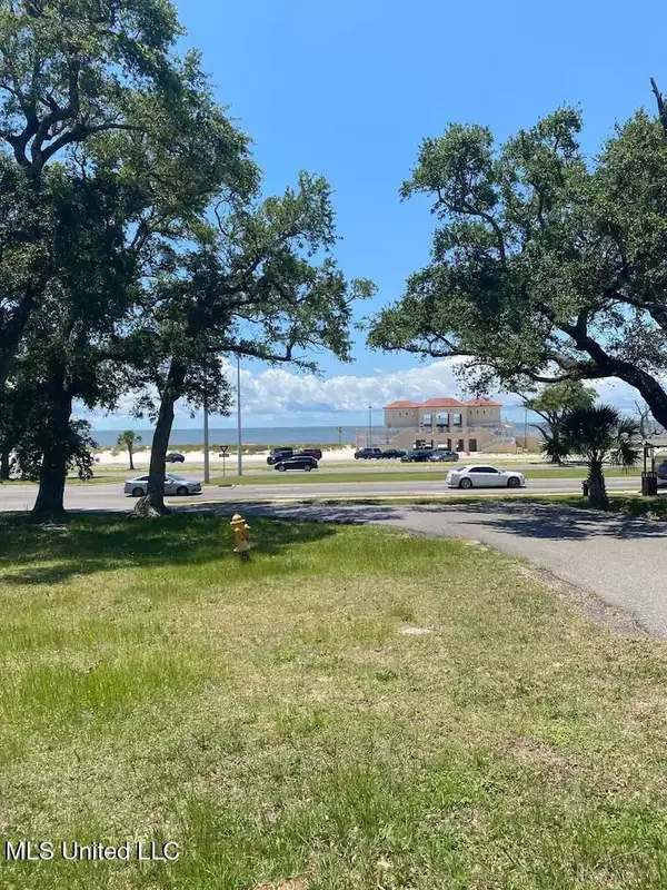 1664 Beach Boulevard #35, Biloxi, MS 39531