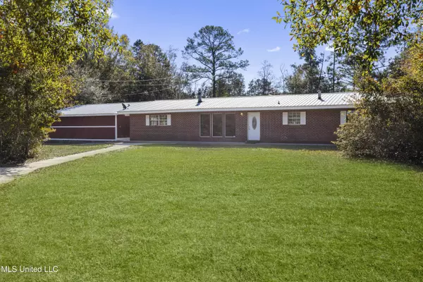 6 Davis Bayou Road, Ocean Springs, MS 39564