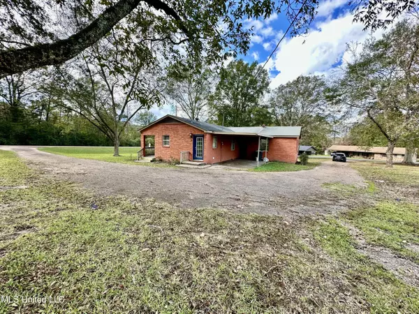 1402 S Fir Avenue, Collins, MS 39428