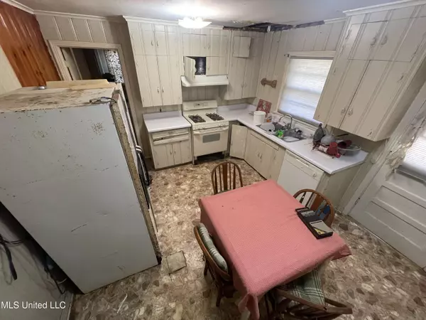 Ridgecrest, LA 71334,112 Pear