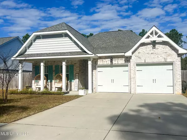 237 Madison Place Drive, Ocean Springs, MS 39564