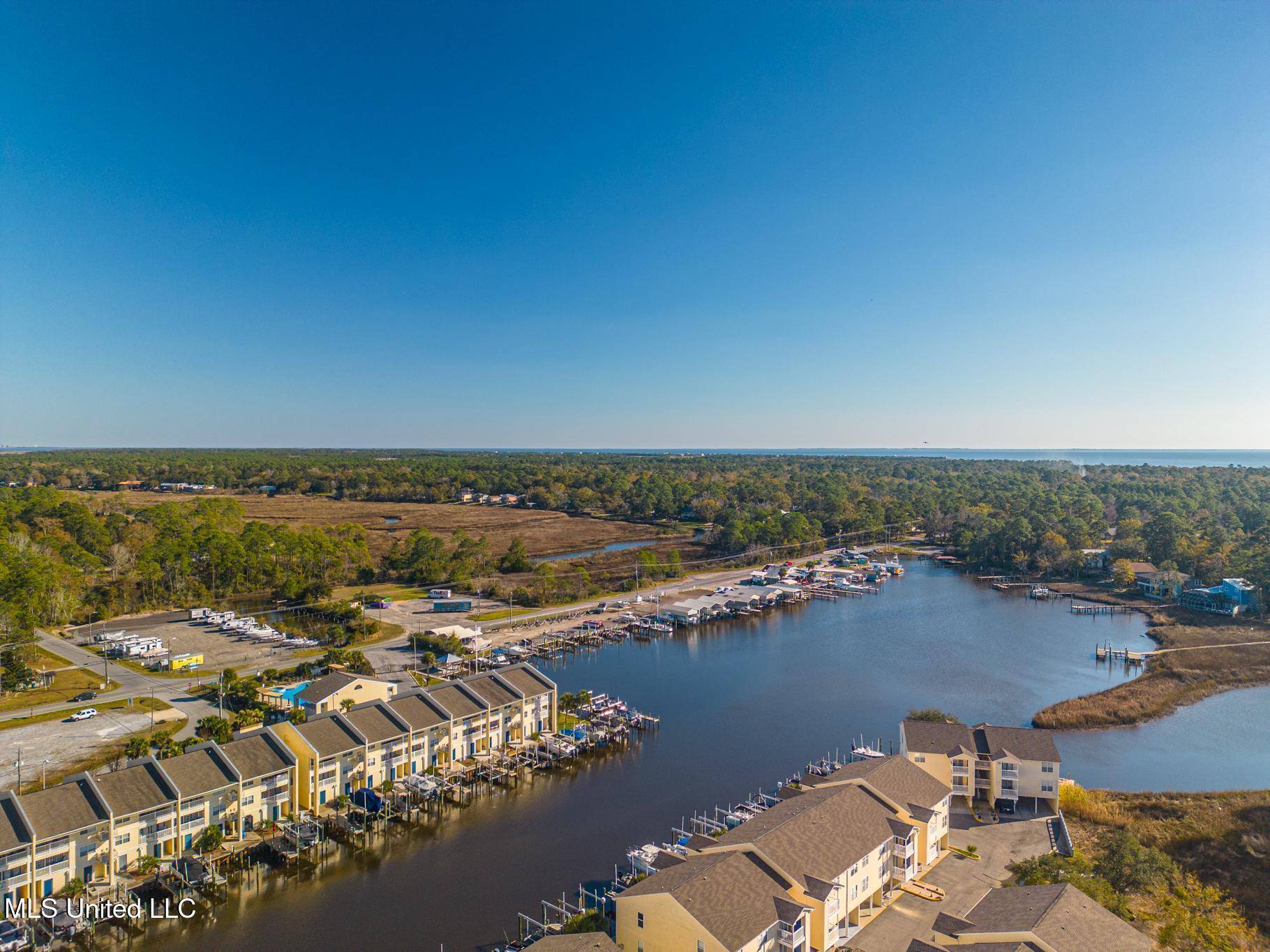 Ocean Springs, MS 39564,2421 Beachview Drive #H06