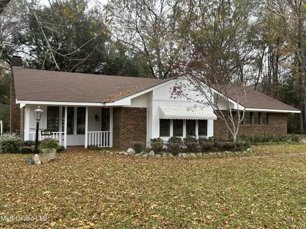 202 Tangelwood Road, Natchez, MS 39120