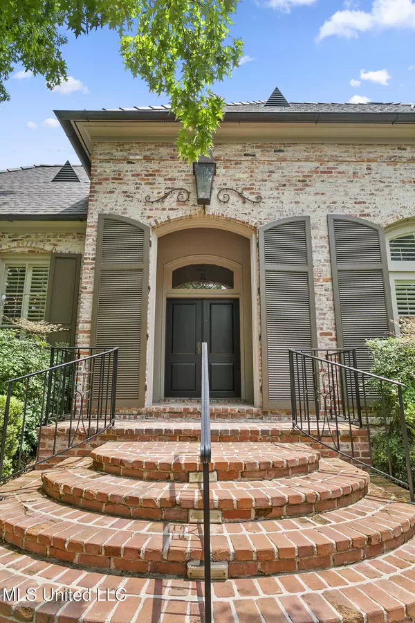 Jackson, MS 39211,6 Pecan Hollow Drive