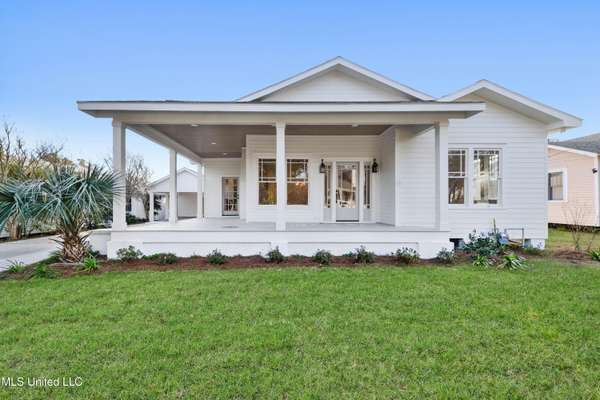 122 Ulman Avenue, Bay Saint Louis, MS 39520