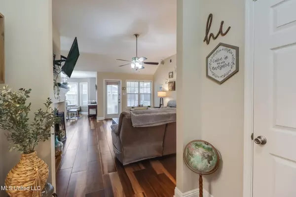 Ocean Springs, MS 39564,7305 Falcon Circle