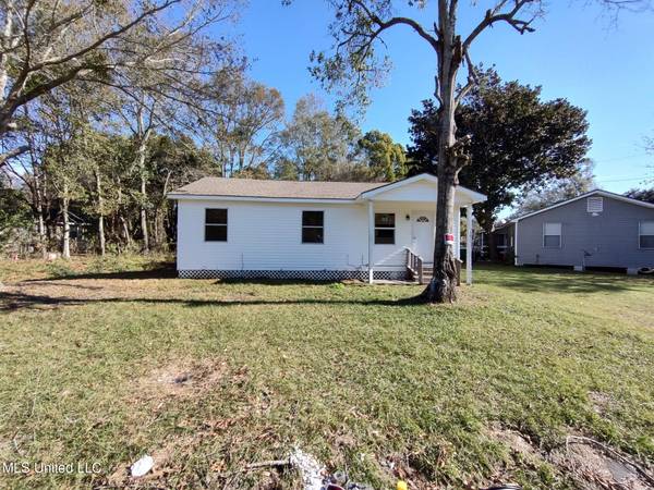 2208 E 24th Street, Pascagoula, MS 39581