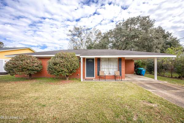 407 Holly Road, Ocean Springs, MS 39564