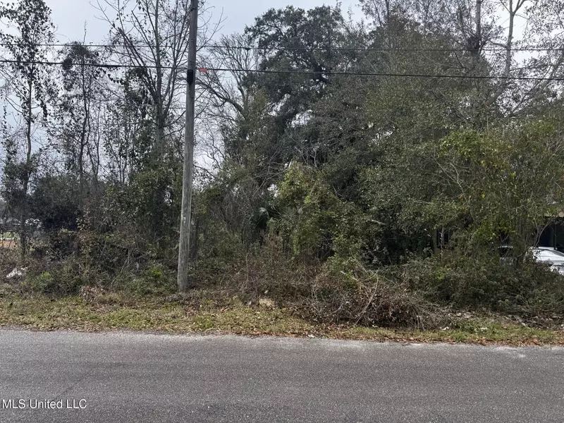 327 Ballentine Street, Bay Saint Louis, MS 39520