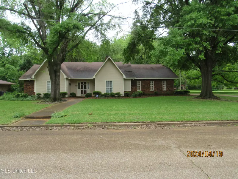 1906 Swayze Street, Yazoo City, MS 39194