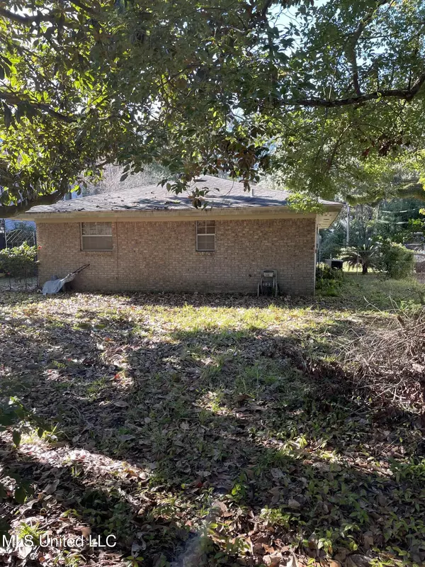 Ocean Springs, MS 39564,310 Hillandale Avenue