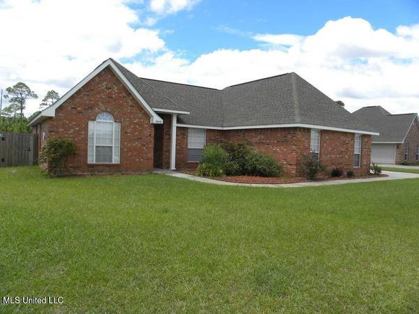 3015 Village Circle, Ocean Springs, MS 39564