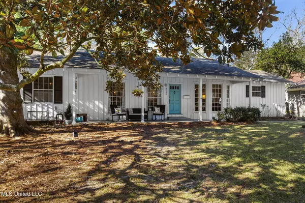 3739 Montrose Circle, Jackson, MS 39216