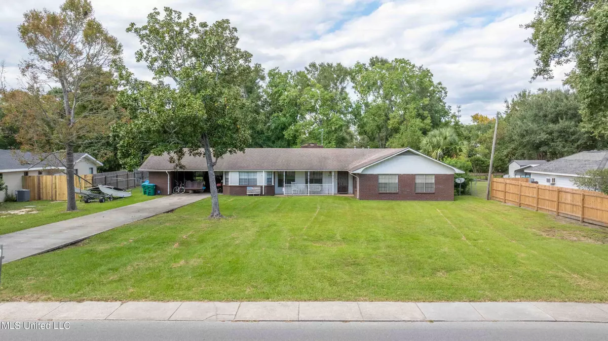 Ocean Springs, MS 39564,1419 Porter Avenue