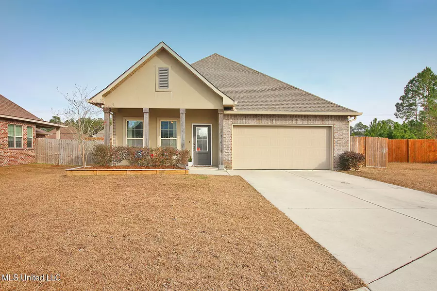 501 Palm Breeze Drive, Ocean Springs, MS 39564