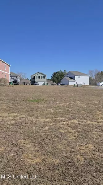 2124 SE Magazine Street, Ocean Springs, MS 39564