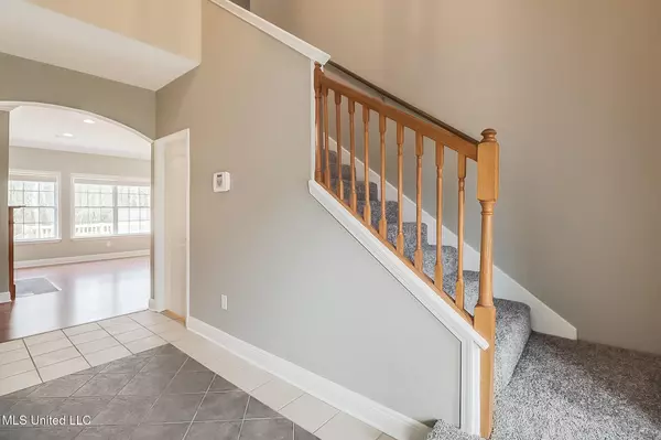 Ocean Springs, MS 39564,2209 Rue Beaux Chenes