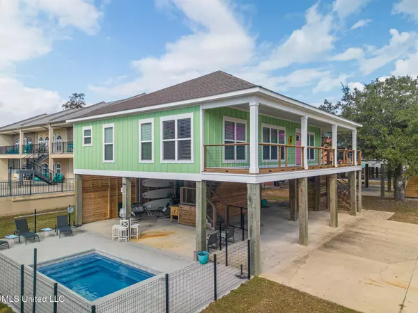 Long Beach, MS 39560,220 Oak Gardens Avenue