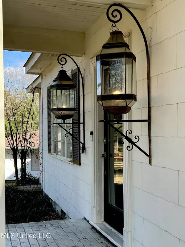 Jackson, MS 39216,3526 Old Canton Road