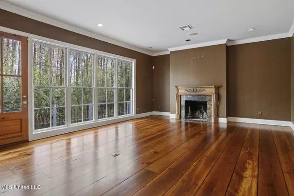 Jackson, MS 39216,12 E Hill Drive