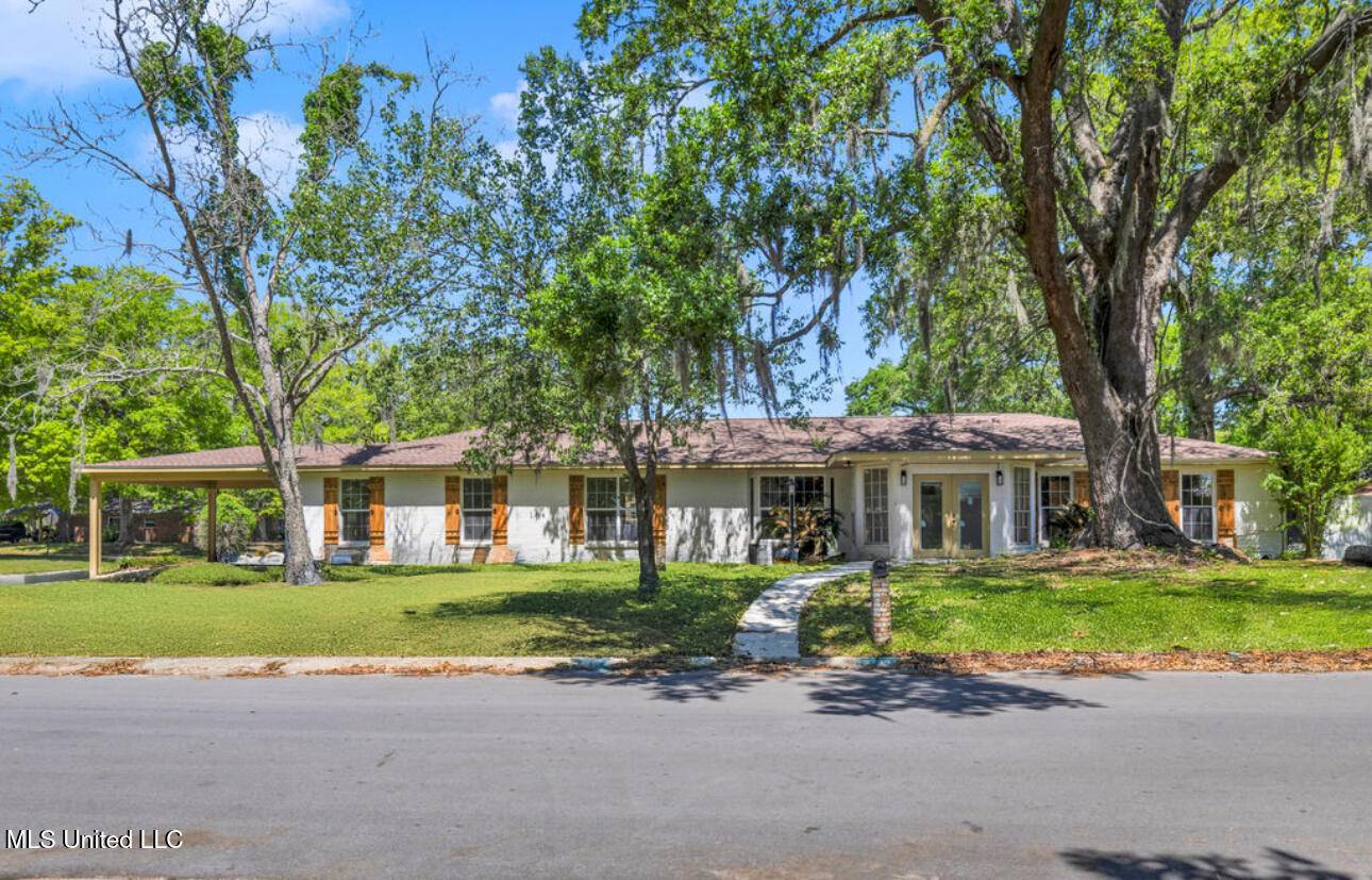 2723 Briarwood Circle, Moss Point, MS 39563