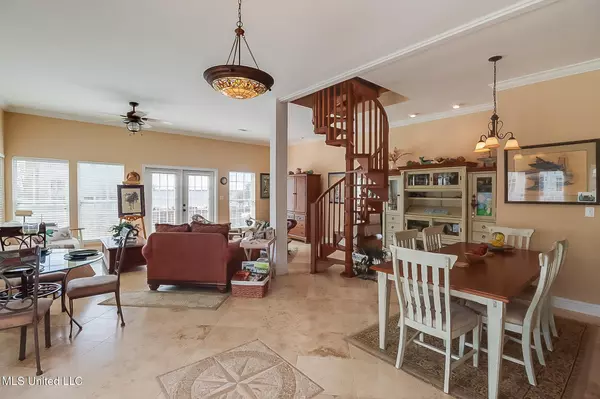 Ocean Springs, MS 39564,411 Martin Avenue