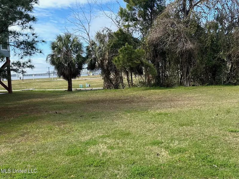 413415 Martin Avenue, Ocean Springs, MS 39564