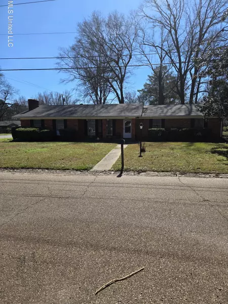 1901 Longwood Drive, Jackson, MS 39212