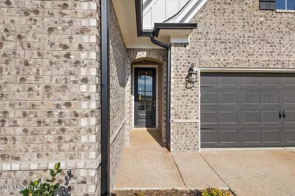 Nesbit, MS 38651,814 Coahoma Court