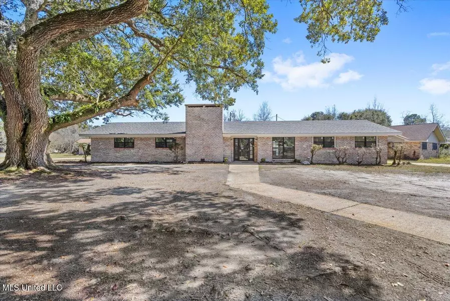 12713 Cambridge Blvd Boulevard, Ocean Springs, MS 39564