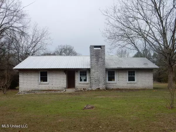 1309 Elks Lake Road, Hattiesburg, MS 39401